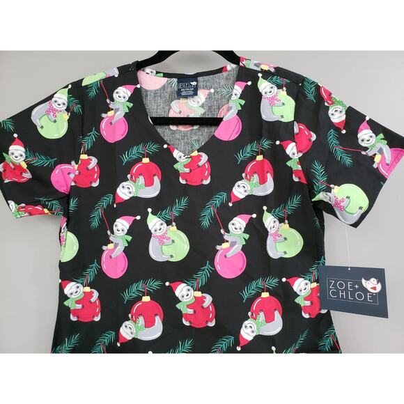 NEW‎ WOmen's XS - CHRISTMAS HOLIDAY SCRUB TOP medical pockets vet animals - Picture 2 of 5